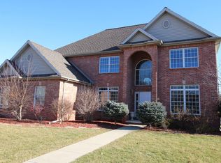 2011 Trotter Ln, Bloomington, IL 61704