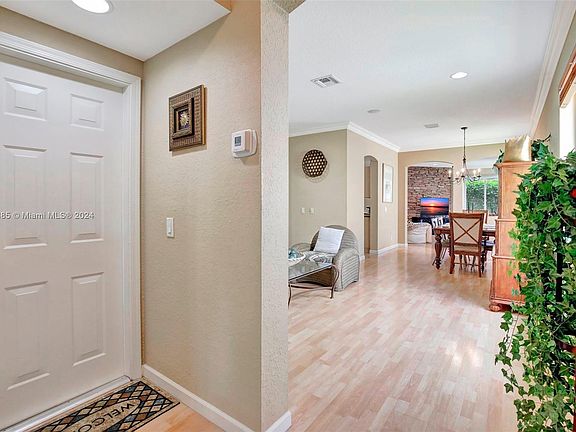 5th image of 883 Golden Cane Dr