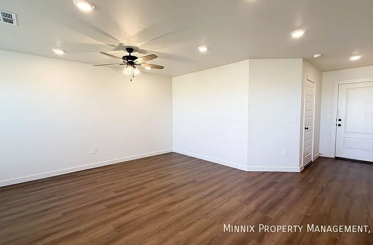 2304 Corpus Ave — Photo 6