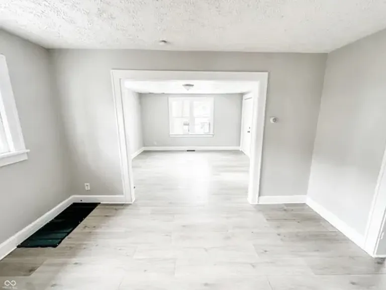 2626 Morton St — Photo 2