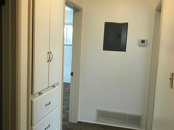 5th image of 419 N Hill Ave APT 1