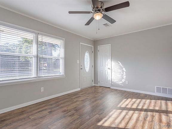 4th image of 221 Moncrief St