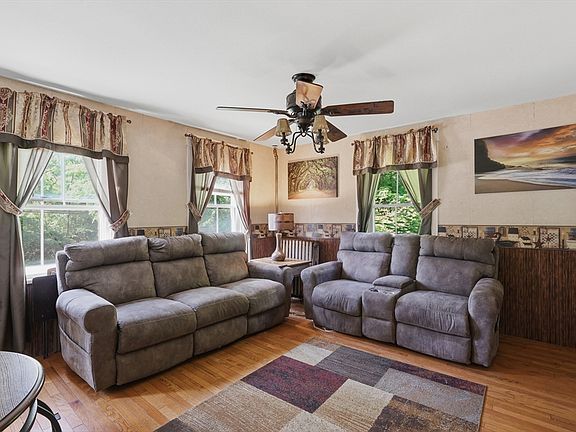 5th image of 207 River St