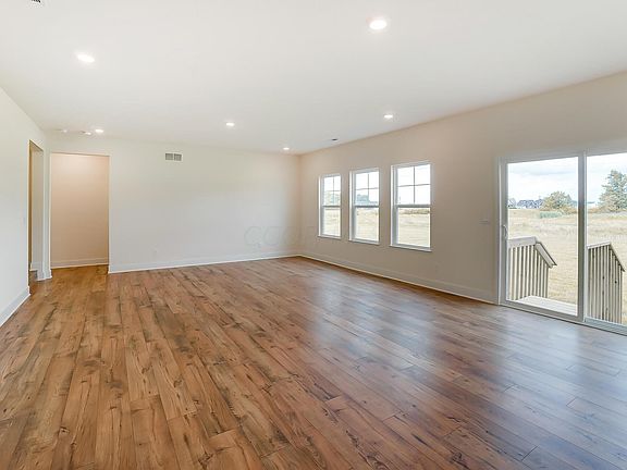 4th image of 524 Brayshaw Dr