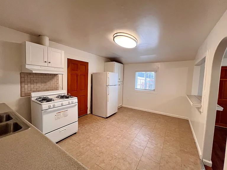 Eat-in Kitchen