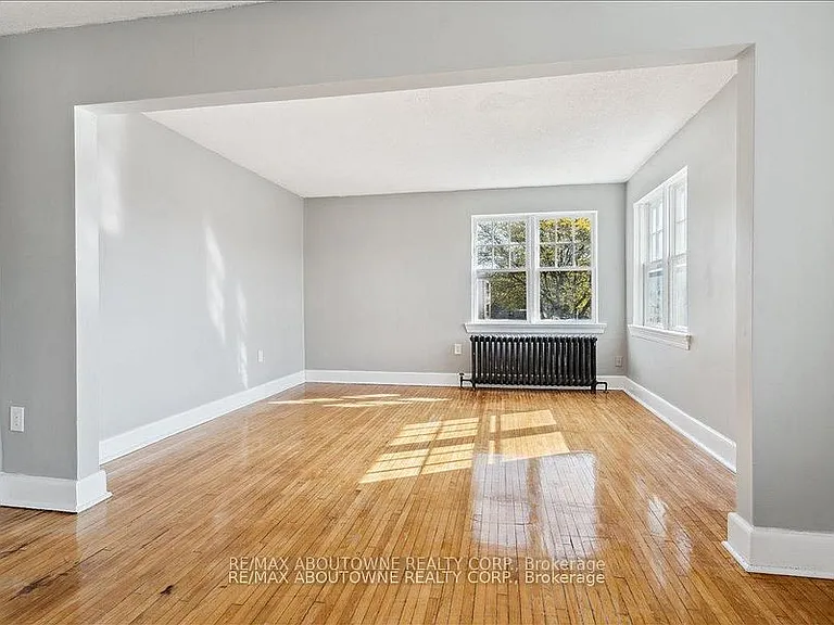 133 N Service Rd E #6 — Photo 11