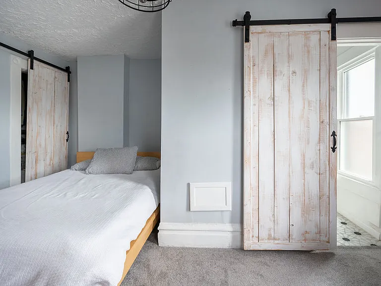 Spare bedroom w/bathroom