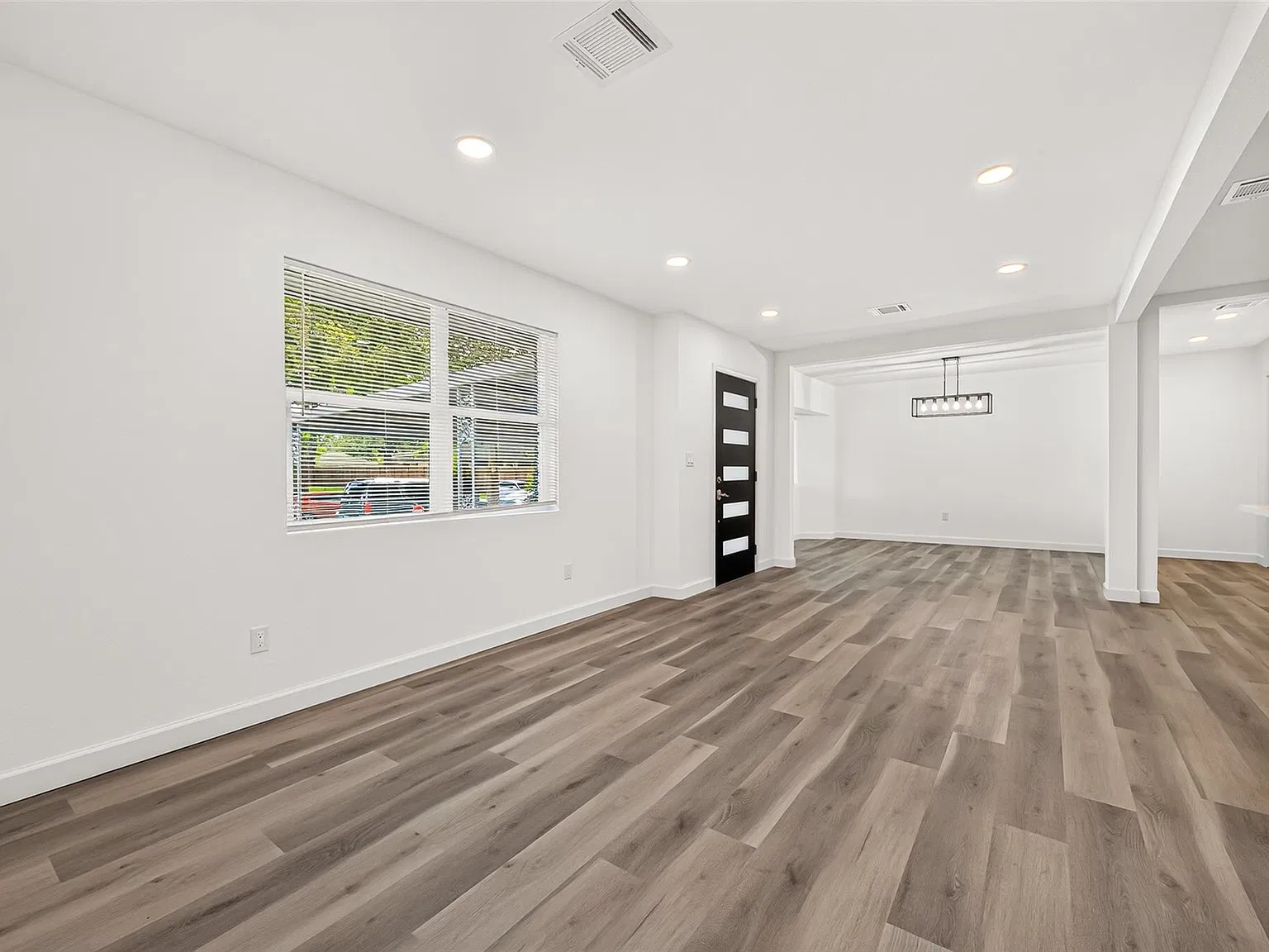 4 bed, 2.0 bath, 1515 sqft, $2,100 — Photo 2