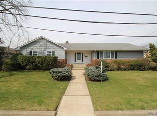 2800 Elm St, Oceanside, NY 11572