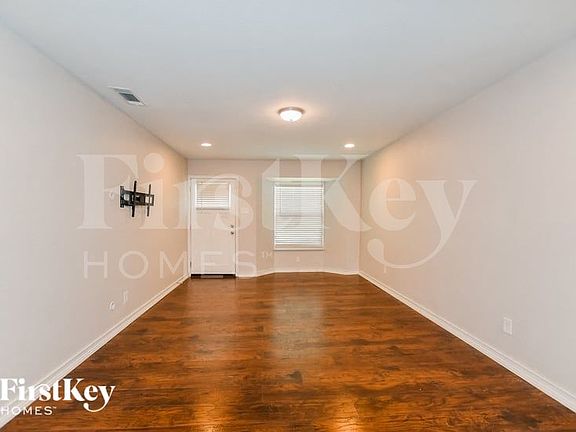 4th image of 1718 Whiteoak Dr