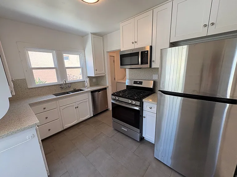 670 Arden Ave — Photo 18