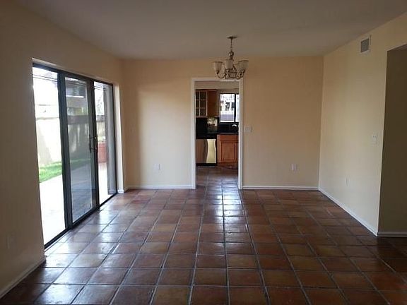 4th image of 20429 NE 10th Ct
