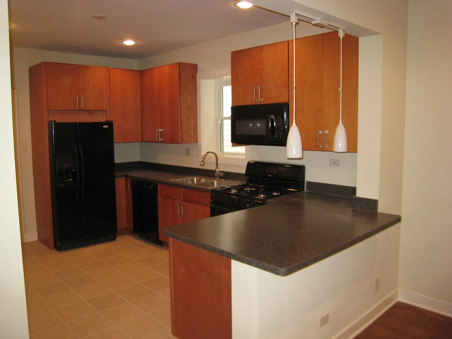1705 N Mayfield Ave — Photo 2