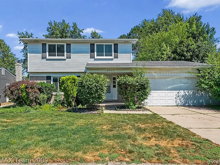 2053 Brookfield St — Photo 2