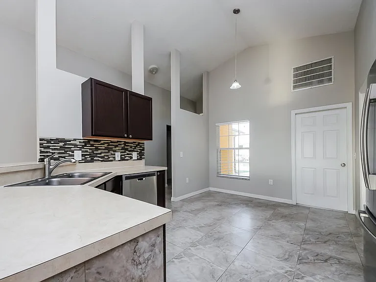 458 Tamarind Parke Ln — Photo 6