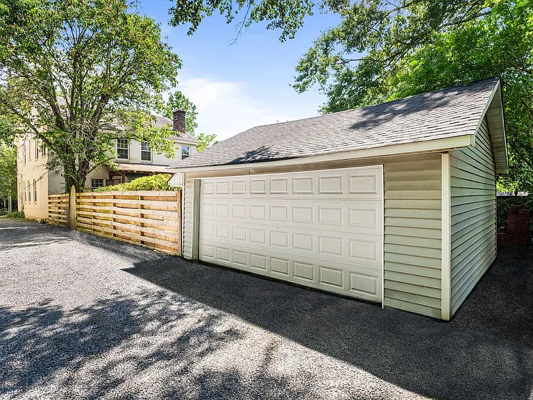 357 Felder Ave — Photo 2