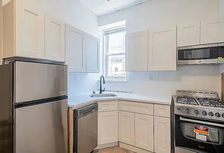 56 Monroe St #3 — Photo 5