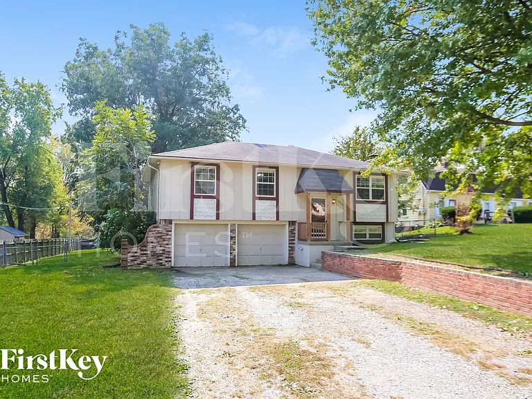 16005 E Cogan Ln — Photo 2