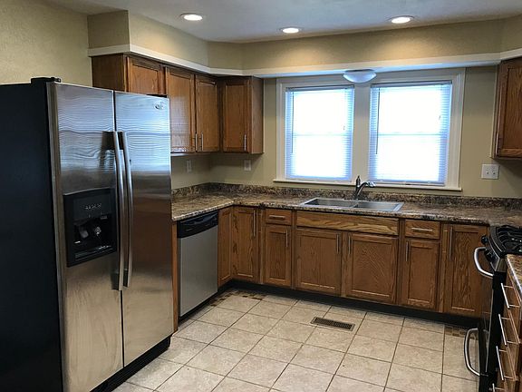 Great kitchen with lots of storage and stainless appliancs
