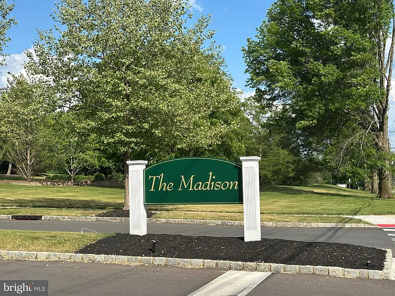 416 Masterson Ct — Photo 30