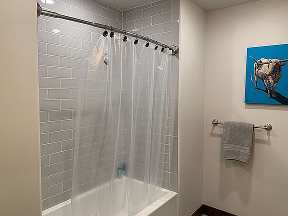 4th image of 3751 Blackstone Dr