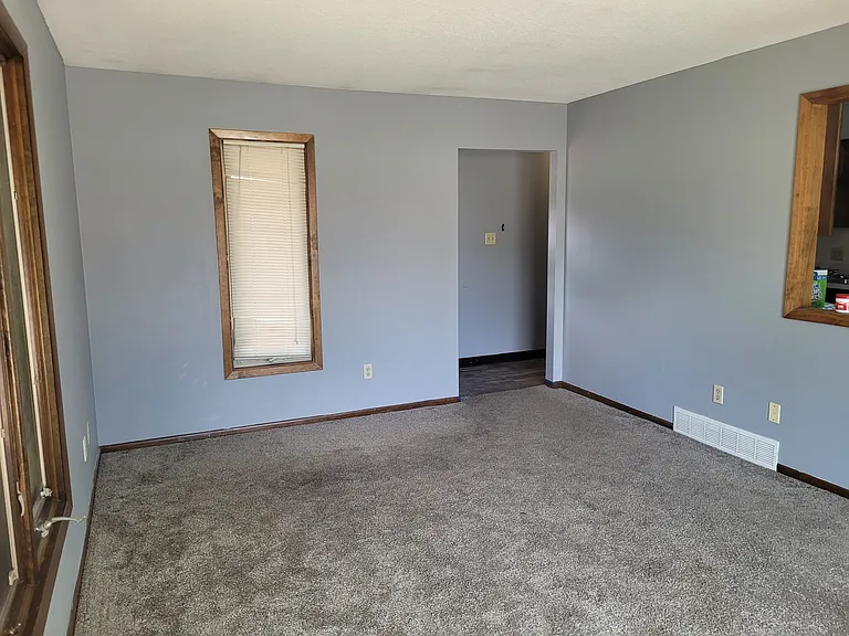 201-203 Southridge Cir — Photo 8