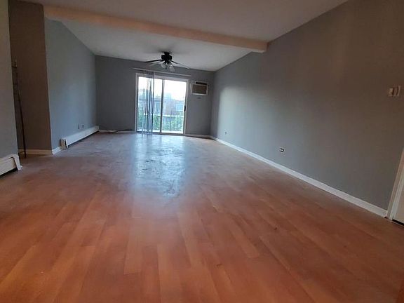 2nd image of 560 Mesa Dr APT 307