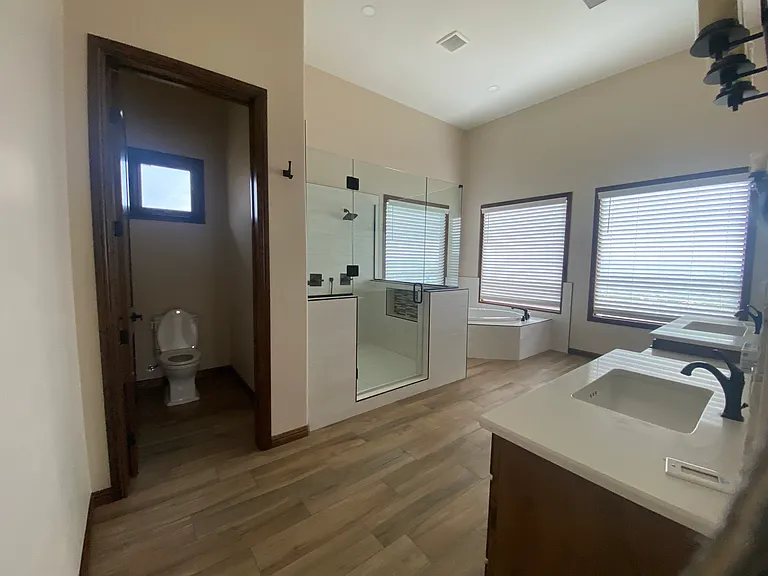 703 W Lee Blvd — Photo 22