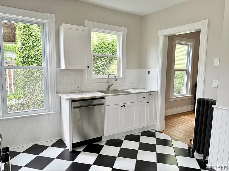 64 Trinity Pl — Photo 7