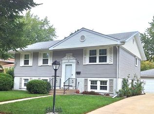 614 Hickory Dr, Buffalo Grove, IL 60089