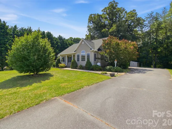 4795 Mountain Run Dr, Lenoir, NC 28645