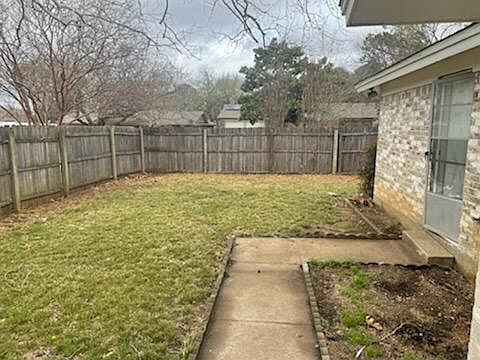 3rd image of 800 Debra Dr