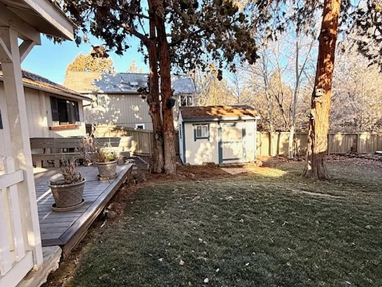 2082 NE Veronica Ln — Photo 25