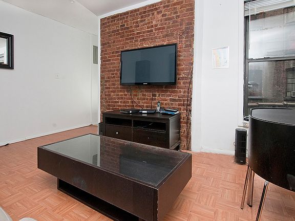 2nd image of 335 E 94th St APT 9