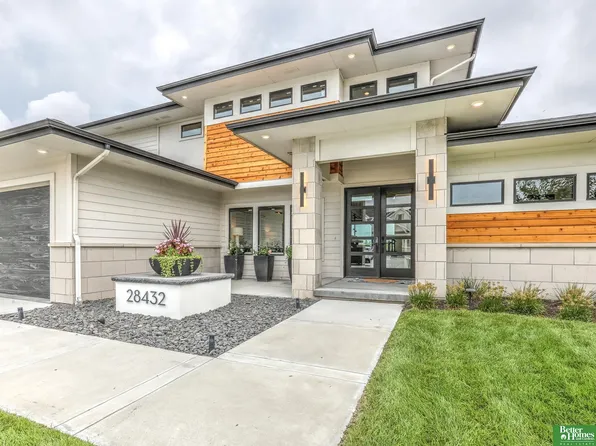 28432 Laurel Cir, Valley, NE 68064