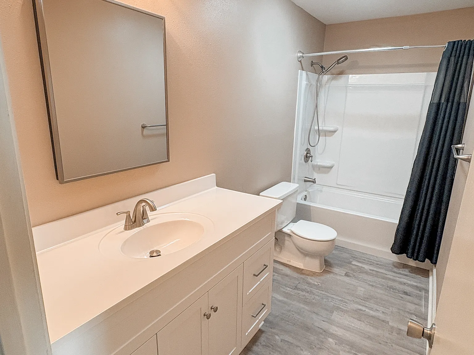 2 bed, 1000 sqft, $1,150 — Photo 4