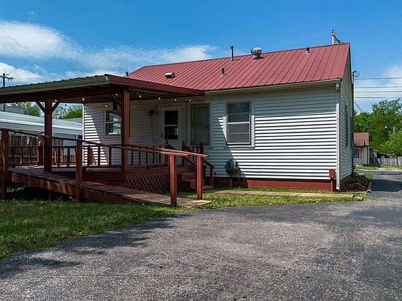 4th image of 2728 Adams St