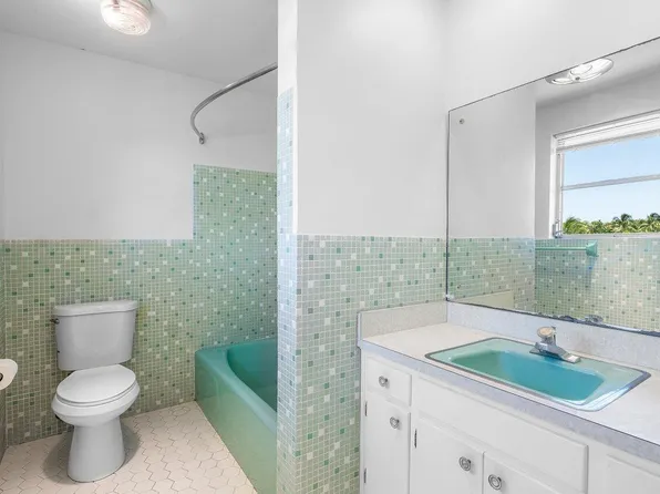 620 Mission Hill Road, Boynton Beach, FL 33435