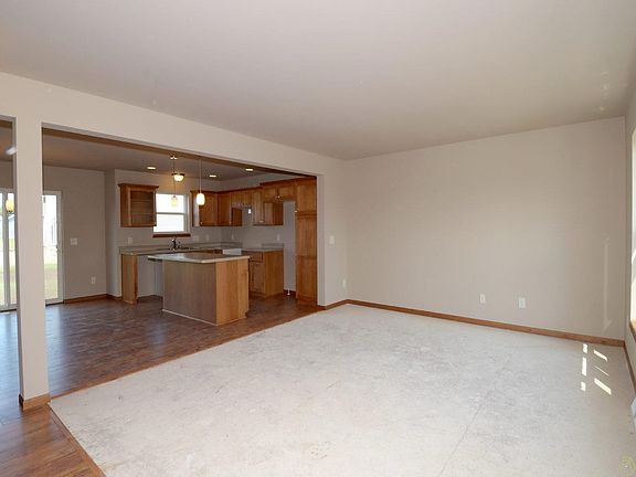 2nd image of 7 Hickory Nut Ct