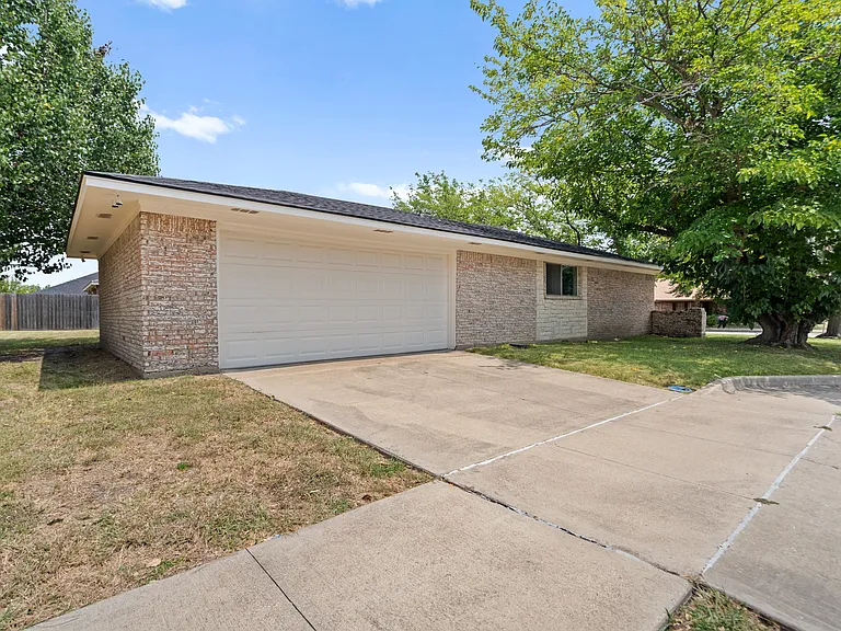 1801 Ridgecrest Dr — Photo 16