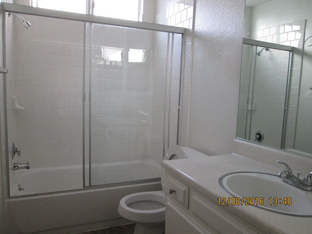 Lido Apartments - 3339 S Canfield Ave — Photo 4