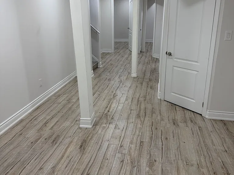 188 Holmes Cres #BASEMENT — Photo 2