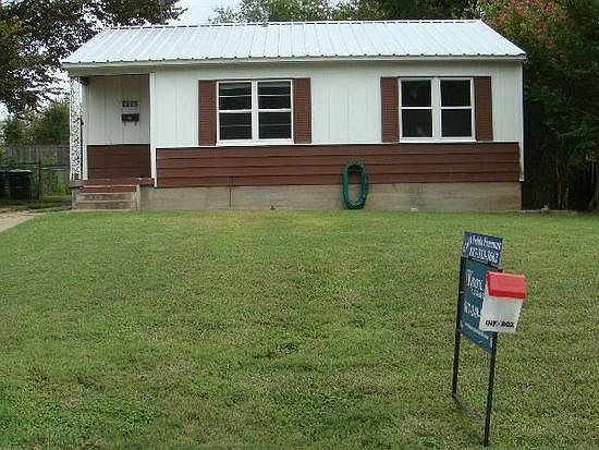 1st image of 4953 Royal Dr