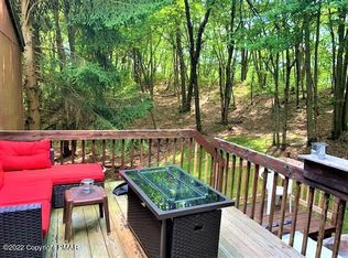 111 Tumbleweed Dr, Long Pond, PA 18334