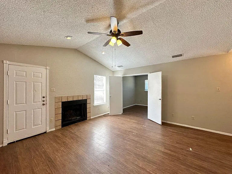 3708 Trotwood Trl — Photo 8