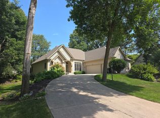 N72W24238 S Woodsview Dr, Sussex, WI 53089