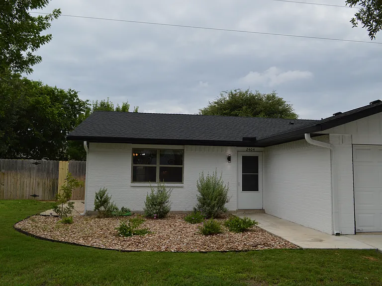 2404 Quail Rdg — Photo 2