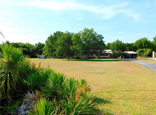 396 Twin Creek Dr, Azle, TX 76020