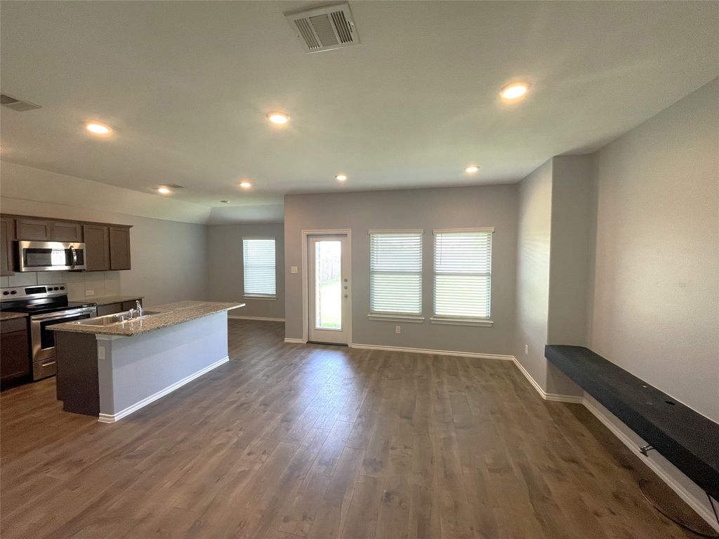 825 Alton Dr, Aubrey, TX - View 4