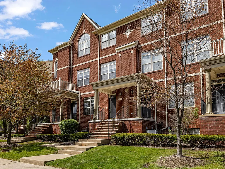 3091 Camden Dr — Photo 2